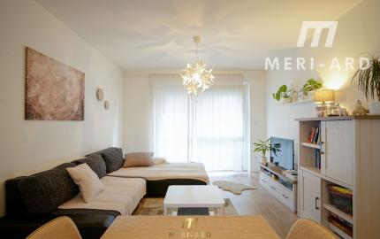 Štýlový 3-izbový byt s balkónom a parkovaním v uzavretom areáli – Rajka, kúsok od Bratislavy