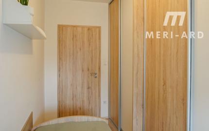 Štýlový 3-izbový byt s balkónom a parkovaním v uzavretom areáli – Rajka, kúsok od Bratislavy