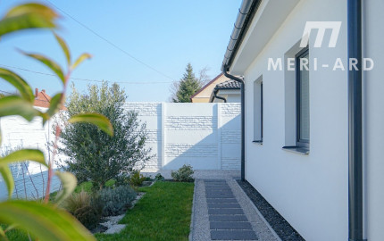 Moderný 3-izbový rodinný dom s veľkou terasou a upravenou záhradou – Dunakiliti, 7 min od Rajky