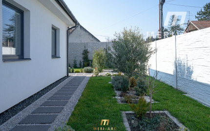 Moderný 3-izbový rodinný dom s veľkou terasou a upravenou záhradou – Dunakiliti, 7 min od Rajky