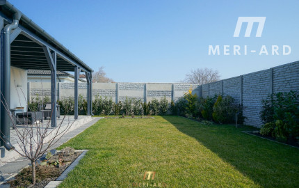 Moderný 3-izbový rodinný dom s veľkou terasou a upravenou záhradou – Dunakiliti, 7 min od Rajky