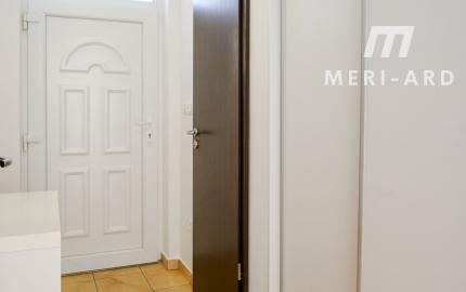 Dom so záhradou len pár minút od Bratislavy – 3-izbový zariadený dom v Rajke za skvelú cenu