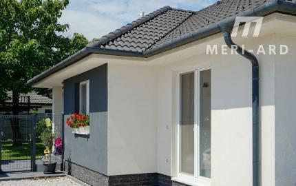 Moderne zariadený 4 izbový rodinný s pekným pozemkom v tichom prostredí, Rajka