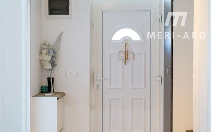 Moderne zariadený 4 izbový rodinný s pekným pozemkom v tichom prostredí, Rajka