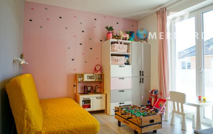 Moderne zariadený 4 izbový rodinný s pekným pozemkom v tichom prostredí, Rajka