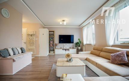 Moderný zariadený 3 izbový rodinný dom v tichom prostredí, terasa, záhrada, Rajka