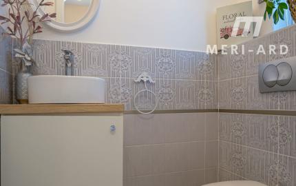 Moderný zariadený 3 izbový rodinný dom v tichom prostredí, terasa, záhrada, Rajka