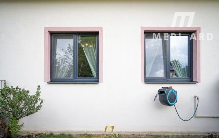 Moderný zariadený 3 izbový rodinný dom v tichom prostredí, terasa, záhrada, Rajka