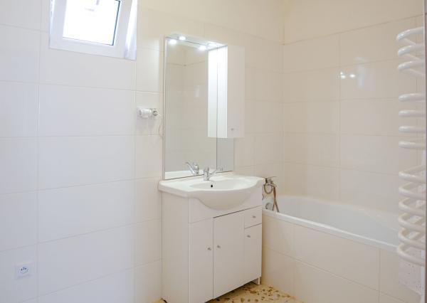 Zrekonštruovaný rodinný dom s veľkým 700m² pozemkom – stará Rajka