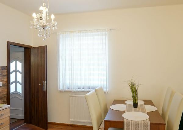 Zrekonštruovaný rodinný dom s veľkým 700m² pozemkom – stará Rajka