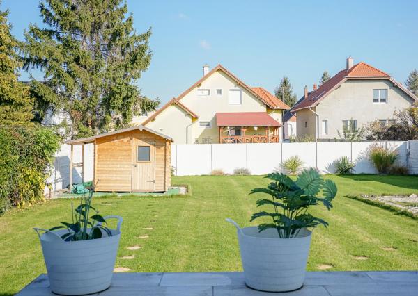 Zrekonštruovaný rodinný dom s veľkým 700m² pozemkom – stará Rajka