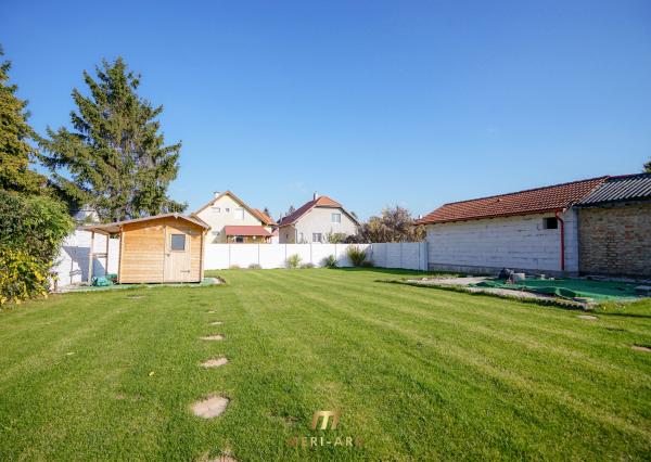 Zrekonštruovaný rodinný dom s veľkým 700m² pozemkom – stará Rajka