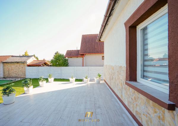 Zrekonštruovaný rodinný dom s veľkým 700m² pozemkom – stará Rajka