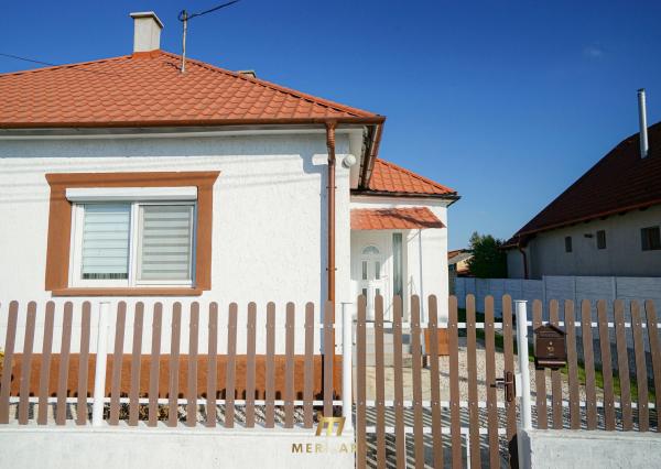 Zrekonštruovaný rodinný dom s veľkým 700m² pozemkom – stará Rajka