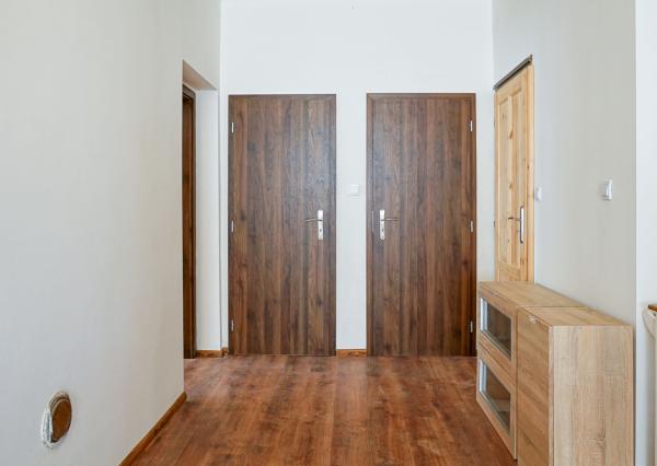 Zrekonštruovaný rodinný dom s veľkým 700m² pozemkom – stará Rajka