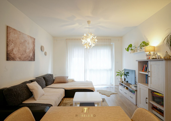 Štýlový 3-izbový byt s balkónom a parkovaním v uzavretom areáli – Rajka, kúsok od Bratislavy