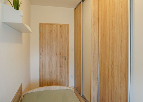 Štýlový 3-izbový byt s balkónom a parkovaním v uzavretom areáli – Rajka, kúsok od Bratislavy