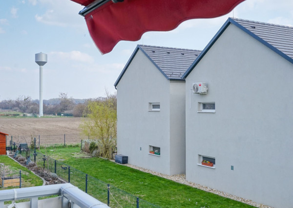 Štýlový 3-izbový byt s balkónom a parkovaním v uzavretom areáli – Rajka, kúsok od Bratislavy