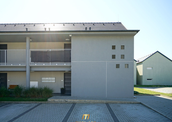 Štýlový 3-izbový byt s balkónom a parkovaním v uzavretom areáli – Rajka, kúsok od Bratislavy