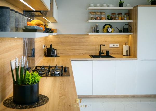 Moderný 3-izbový rodinný dom s veľkou terasou a upravenou záhradou – Dunakiliti, 7 min od Rajky