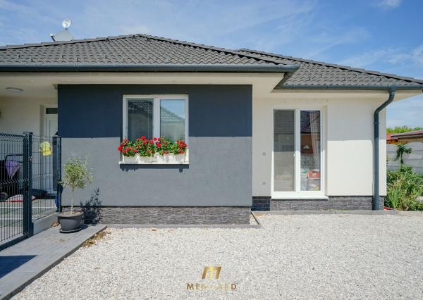 Moderne zariadený 4 izbový rodinný s pekným pozemkom v tichom prostredí, Rajka