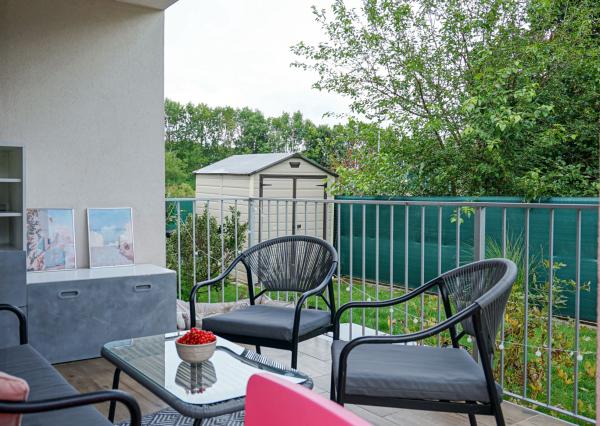 Moderný zariadený 3 izbový rodinný dom v tichom prostredí, terasa, záhrada, Rajka