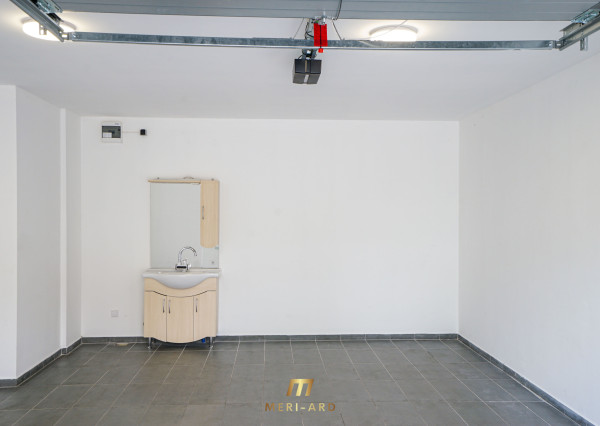 🏡 Prenájom garáže s úložným priestorom, vodou a elektrinou – Rajka