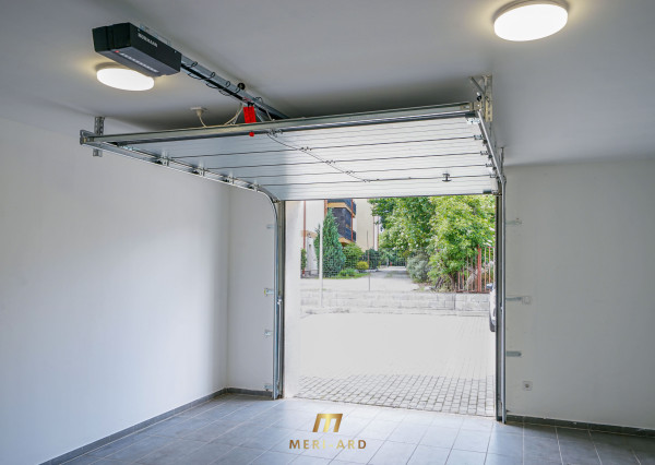 🏡 Prenájom garáže s úložným priestorom, vodou a elektrinou – Rajka