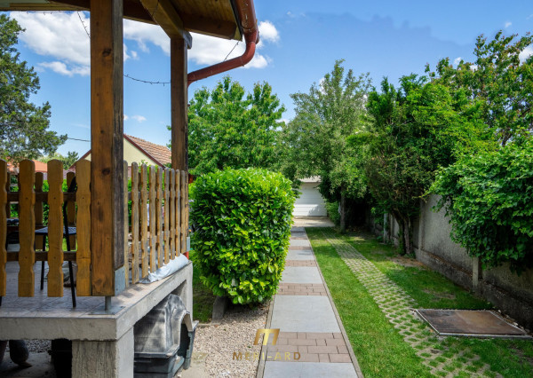 Rodinný dom s veľkým 1270 m² pozemkom a krásnou záhradou, Hegyeshalom pri Rajke
