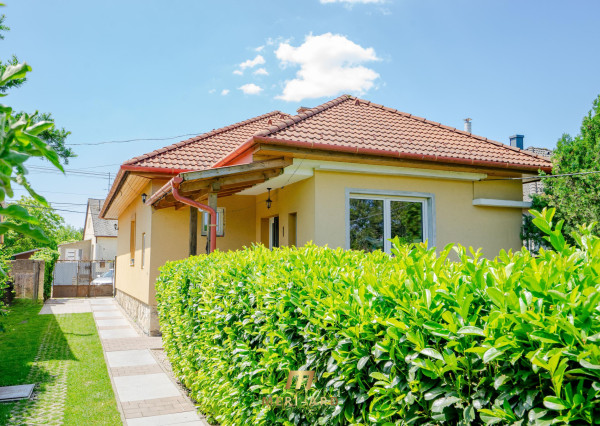 Rodinný dom s veľkým 1270 m² pozemkom a krásnou záhradou, Hegyeshalom pri Rajke