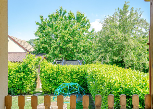 Rodinný dom s veľkým 1270 m² pozemkom a krásnou záhradou, Hegyeshalom pri Rajke