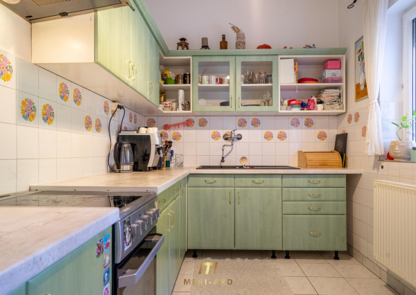 Rodinný dom s veľkým 1270 m² pozemkom a krásnou záhradou, Hegyeshalom pri Rajke