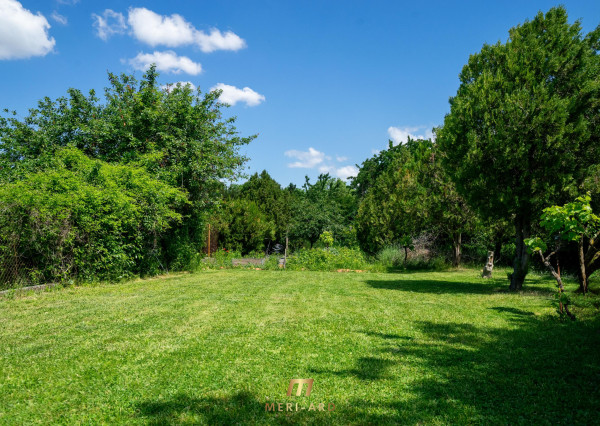 Rodinný dom s veľkým 1270 m² pozemkom a krásnou záhradou, Hegyeshalom pri Rajke