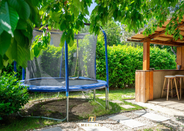 Rodinný dom s veľkým 1270 m² pozemkom a krásnou záhradou, Hegyeshalom pri Rajke