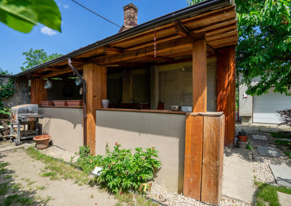 Rodinný dom s veľkým 1270 m² pozemkom a krásnou záhradou, Hegyeshalom pri Rajke
