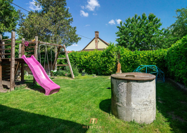 Rodinný dom s veľkým 1270 m² pozemkom a krásnou záhradou, Hegyeshalom pri Rajke