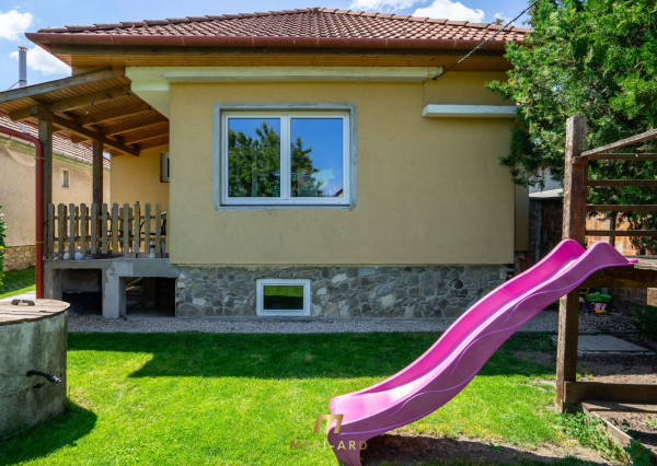 Rodinný dom s veľkým 1270 m² pozemkom a krásnou záhradou, Hegyeshalom pri Rajke