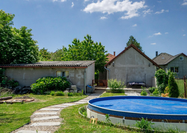 Rodinný dom s veľkým 1270 m² pozemkom a krásnou záhradou, Hegyeshalom pri Rajke