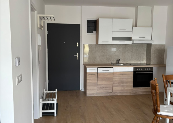 1,5-izbový byt na prenájom, Rajka – kompletné zariadenie, parkovanie, balkón, klimatizácia