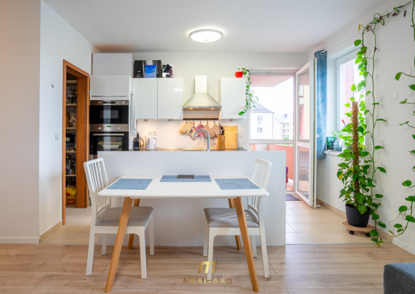 Moderný 3-izbový byt s balkónom, parkovaním a nízkymi nákladmi