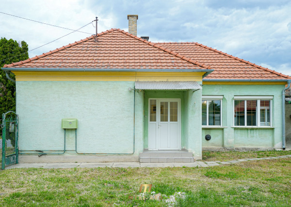 3-izbový rodinný dom s veľkým pozemkom v Starej Rajke, pri Bratislave