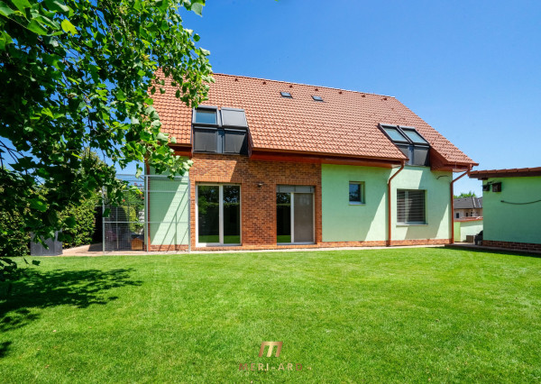 Prémiový 5-izbový dom s krásnou záhradou v Rajke len pár minút od Bratislavy