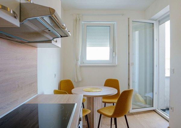 Kompletne zariadený 1,5-izbový byt s balkónom a parkovacím miestom – Rajka