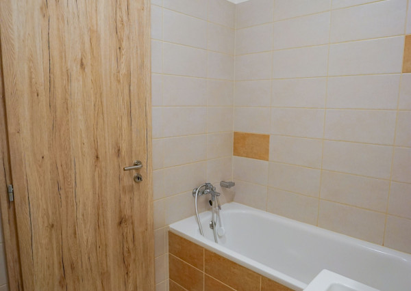 Kompletne zariadený 1,5-izbový byt s balkónom a parkovacím miestom – Rajka