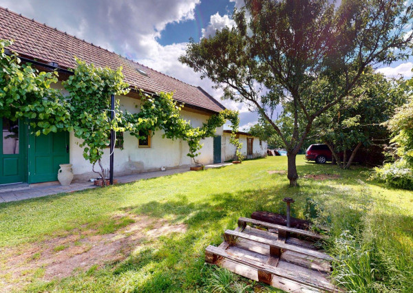 Vidiecky dom s veľkým 2 500 m² pozemkom a investičným potenciálom | Dunakiliti