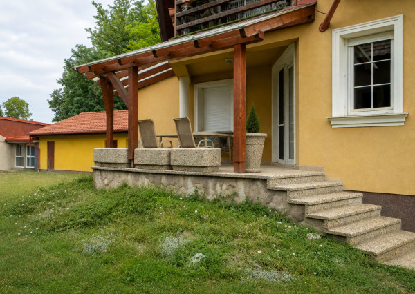 Veľký rodinný dom s kanceláriou pri Dunaji | 435 m²| pozemok 1 909 m² | Dunakiliti