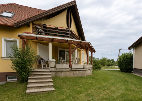 Veľký rodinný dom s kanceláriou pri Dunaji | 435 m²| pozemok 1 909 m² | Dunakiliti