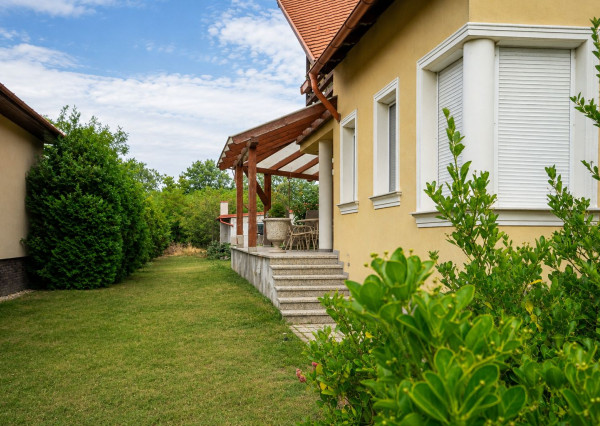 Veľký rodinný dom s kanceláriou pri Dunaji | 435 m²| pozemok 1 909 m² | Dunakiliti