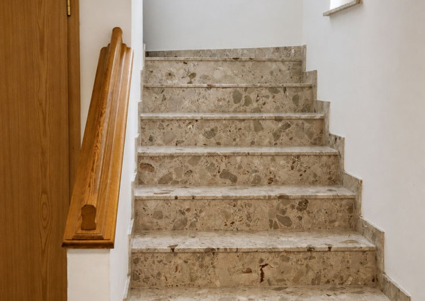 Veľký rodinný dom s kanceláriou pri Dunaji | 435 m²| pozemok 1 909 m² | Dunakiliti