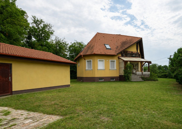 Veľký rodinný dom s kanceláriou pri Dunaji | 435 m²| pozemok 1 909 m² | Dunakiliti